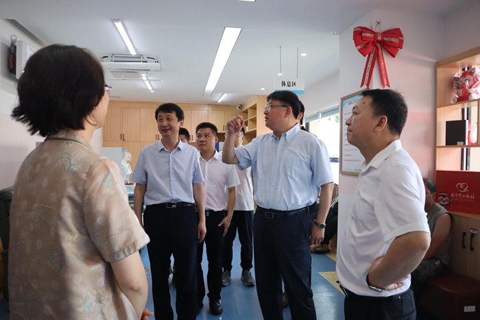 调研组实地参观朝阳捐血屋